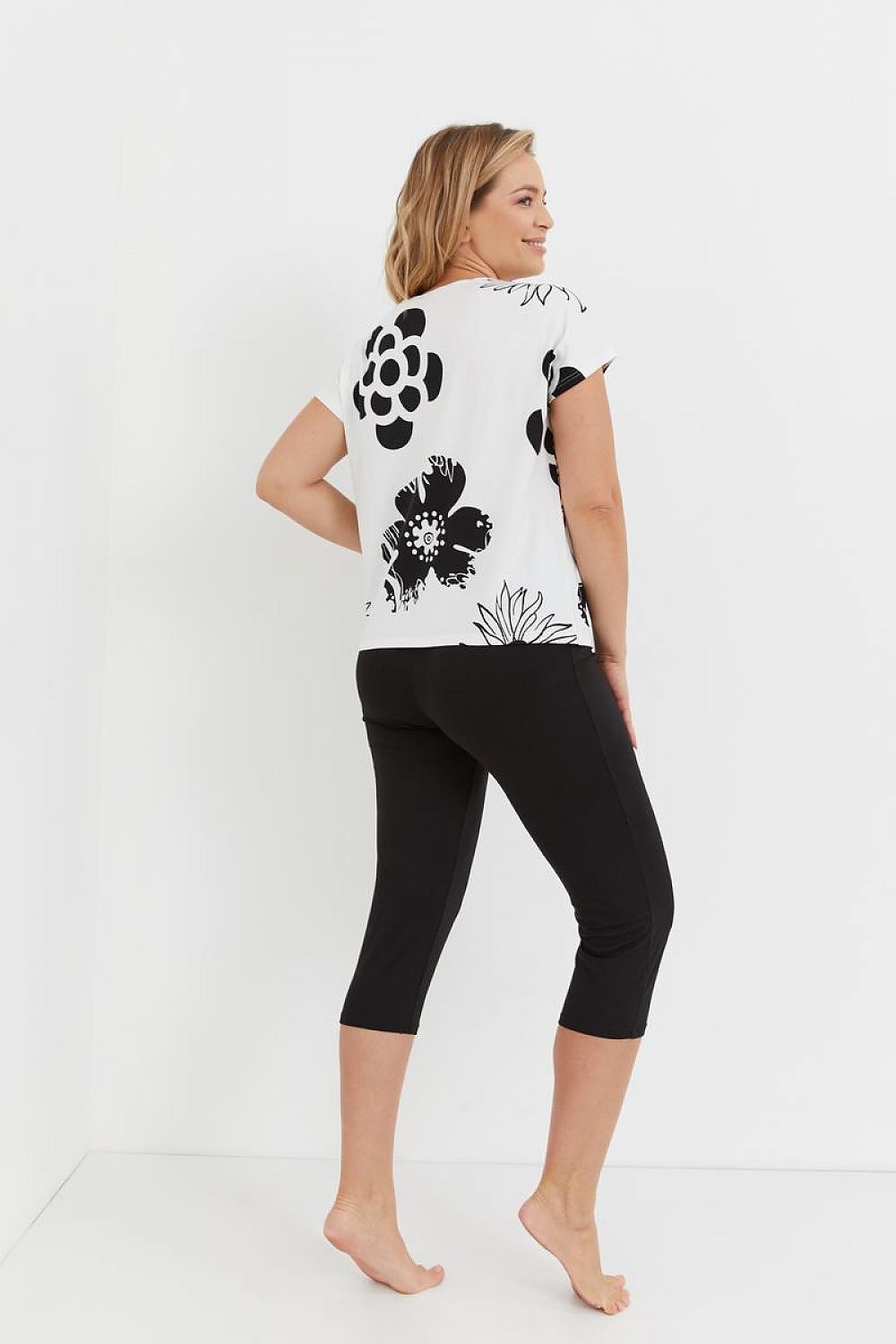 Feminine Pajama Set Perfect For Sleeping  Floral Design Short Sleeved Shirt Made Of Airy Viscose Complete With Matching Smooth Pants Perfect Matched With Shirt